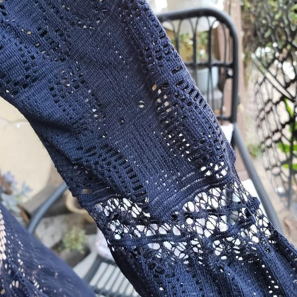 BCBG MaxAzria / Navy Lace / LS / Size Small - Picture 9 of 14